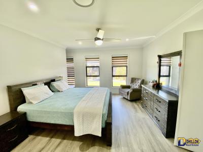 Modern Living - Immaculate Home in Minto