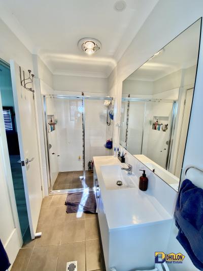 Modern Living - Immaculate Home in Minto