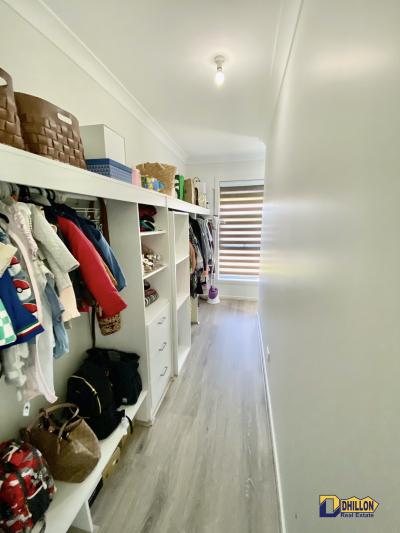 Modern Living - Immaculate Home in Minto
