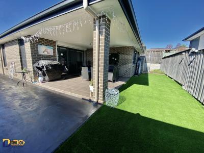 Modern Living - Immaculate Home in Minto
