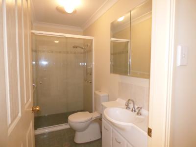 Immaculate Family Home - Close to Station