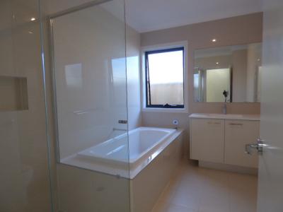 Modern Family home in MOOREBANK